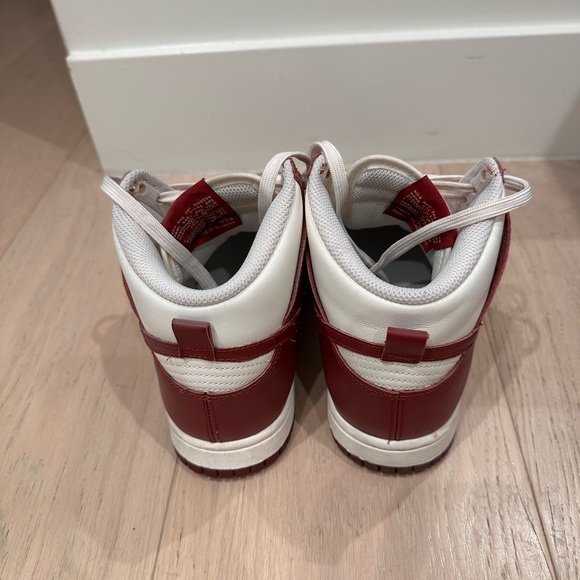 Nike Women’s Dunk Maroon size 7 - Picture 3 of 5